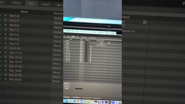 Record and Play Back a Track at the Same Time Using U-PHORIA UMC404HD Without Latency (Part 1) смотреть онлайн
