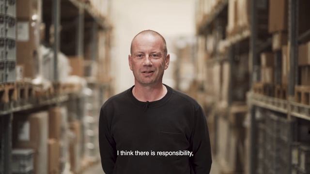 MEET THOMAS - Warehouse worker at Mac Baren смотреть онлайн