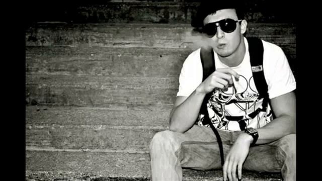 I Need A Dollar - Chris Webby Feat. Mac Miller How To Make It In America Kid Cudi смотреть онлайн