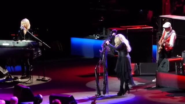 Little Lies - Fleetwood Mac live @ o2 London - 24th June 2015 смотреть онлайн