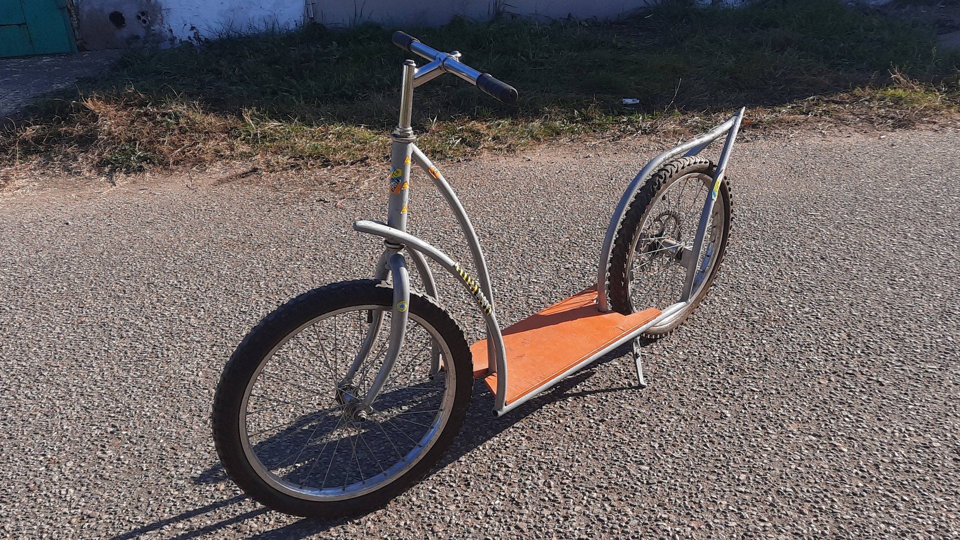 Простой самокат,  20-е колёса велосипеда.