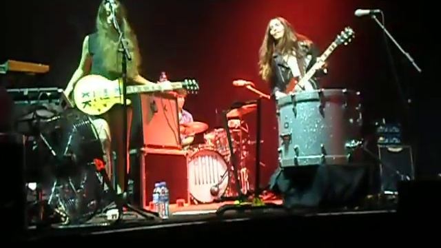 Haim - Oh Well (Fleetwood Mac cover) - Live at Aberdeen AECC 09 December 2012 смотреть онлайн