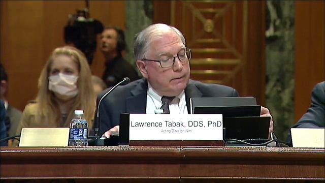 Sen. Moran Questions NIH Officials During Subcommittee Hearing смотреть онлайн