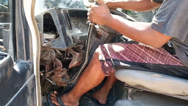 Isuzu 4JJ1 Mini Dump Truck Unable to Dump Problem Solve by Replacing Cable смотреть онлайн