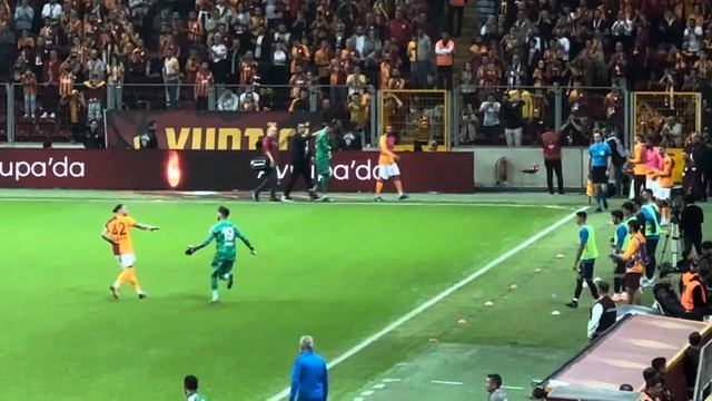 MUSLERA’ya oyundan çıkarken tribünden büyük destek! (Galatasaray-Kasımpaşa) смотреть онлайн