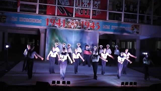 WALKING RUSSIANS An Apple 2017 смотреть онлайн
