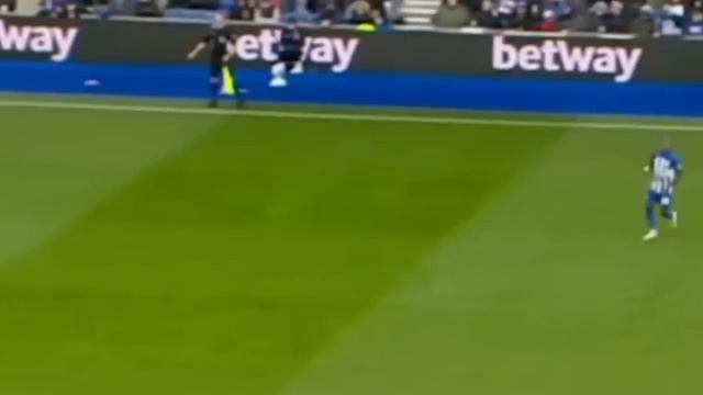 BRUTAL PERVIS ESTUPIÑAN DEJÓ EN EL PISO A LUIS DÍAZ Y MAC ALLISTER VS LIVERPOOL DIÓ GOLAZO SORPREND смотреть онлайн