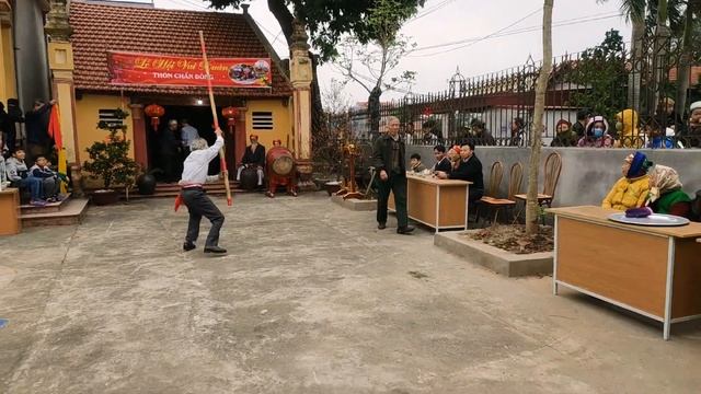 lễ hội cổ truyền đầu xuân-Khai mac múa quạt , biểu diễn gậy hay nhất смотреть онлайн