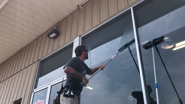 Window Cleaning - Quickest way to clean a window?? смотреть онлайн