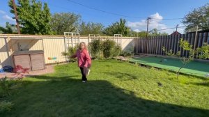 VLOG Купила косметику Алисе / Ухаживаю за садом