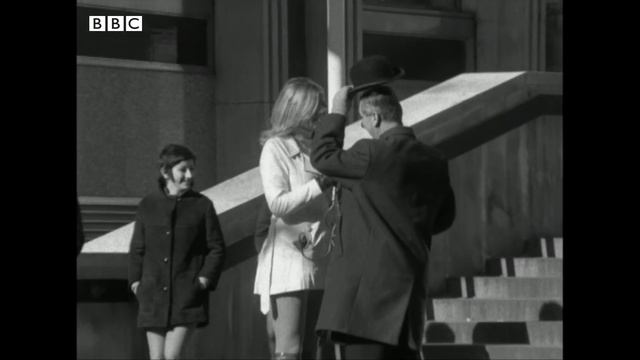 1970: Female reporter PINCHES MEN'S BUMS | Nationwide | BBC Archive смотреть онлайн