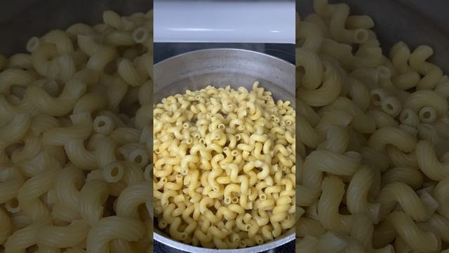 Show Stopping Baked Mac & Cheese Recipe! Super Easy! Creamy and Cheesy! смотреть онлайн