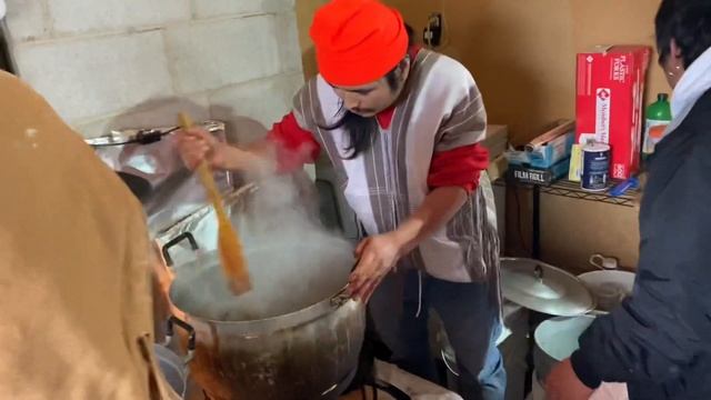 Brother( China Mac )come visiting my Karen people eating Karen food 🥘 смотреть онлайн