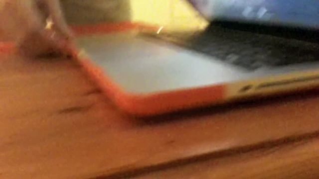 Kiaz MBP 13" easyclick Oragne case смотреть онлайн