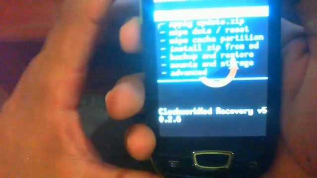 INSTALANDO ANDROID 4.2.2 EM GALAXY MINI CMD 10.1.4 COMPLET + ROOT + CLOCWORCKMOD смотреть онлайн