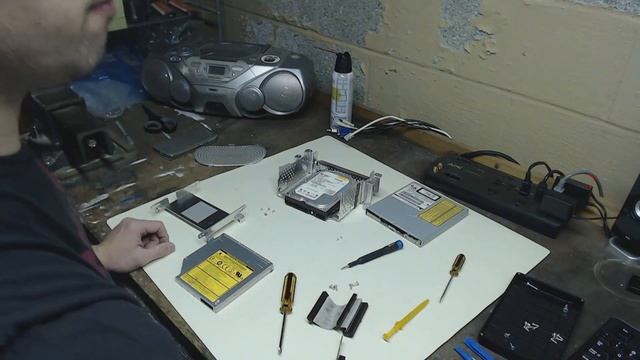 iMac G3: Fixing DVD-ROM drive and Upgrading RAM смотреть онлайн