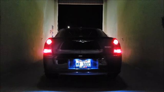 MY CHRYSLER 300C SRT8 6.1L V8 HEMI SOUNDS ANGRY! (EXHAUST REVS) смотреть онлайн