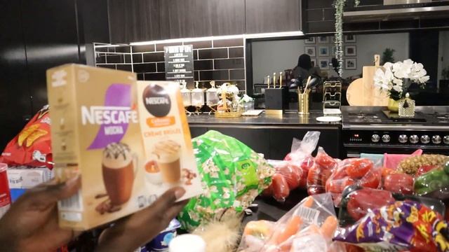 Nigerian Family $540 Grocery Haul in Australia (2024) смотреть онлайн
