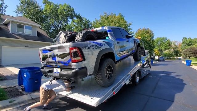LaFontaine Auto picking up the Ram TRX смотреть онлайн