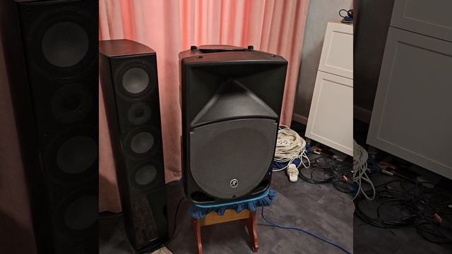 Mackie Thump TH-15A