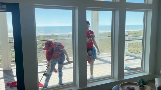 Relaxing Beach Views Window Cleaning смотреть онлайн