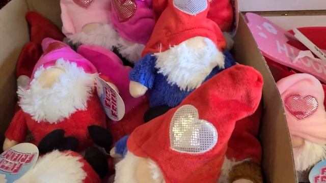 TREASURE HUNT @ DOLLAR TREE MANY NEW BRANDS YOU WONT BELIEVE YOUR EYES. COME TAKE A LOOK 👀 👀 👀 👀 👀. смотреть онлайн