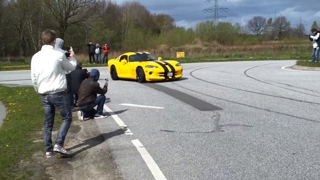 Dodge Viper GTS start up and acceleration смотреть онлайн
