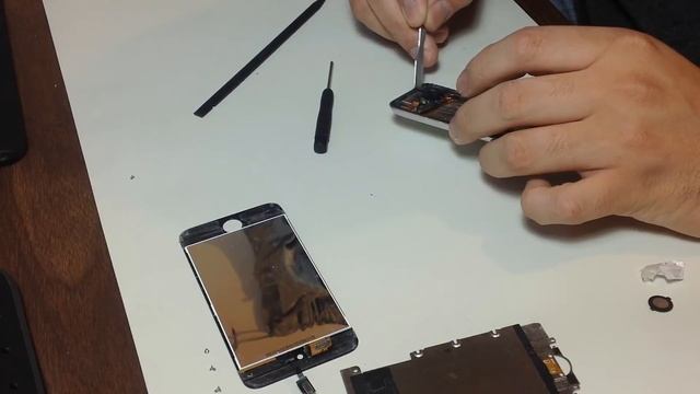 Ipod 4: Reemplazo de antena WiFi y bateria смотреть онлайн