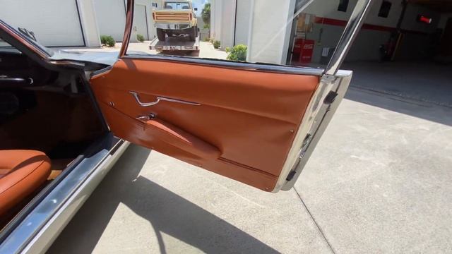1967 Lamborghini 400 GT 2+2 28450 original miles one killer respray. Gorgeous original interior смотреть онлайн