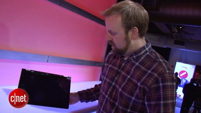 Lenovo's limber IdeaPad Yoga 13 laptop - First Look смотреть онлайн