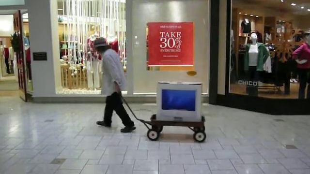 Broken Mac at Mac Mall смотреть онлайн