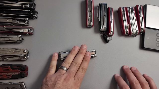 🛠 The Search for a Victorinox Competitor (Can the Swisstech 11-in-1 @$20 do it??) смотреть онлайн