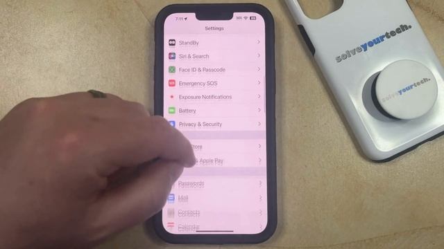 iOS 17: How to Auto Play Videos and Live Photos on iPhone смотреть онлайн