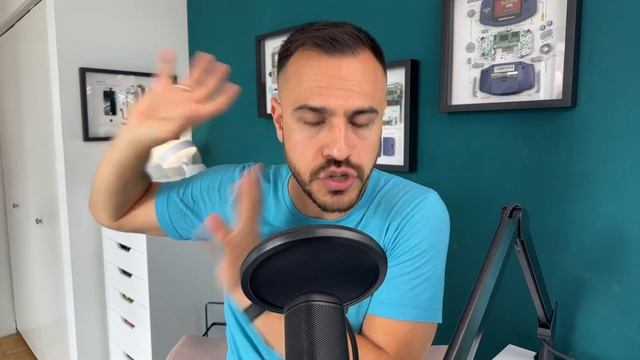 VisionPro Teardown - Comparing it to the Competition смотреть онлайн