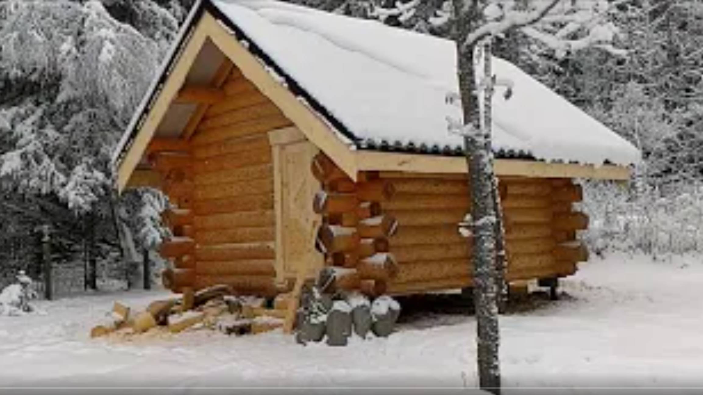 ЧИСТОВАЯ отделка в бане из сруба. Секреты РУБКИ сруба и ОТДЕЛКИ бани в старорусском стиле. смотреть онлайн