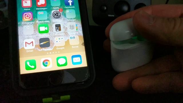 How Do You Check The Battery Life On The Apple Airpods With An iPhone смотреть онлайн