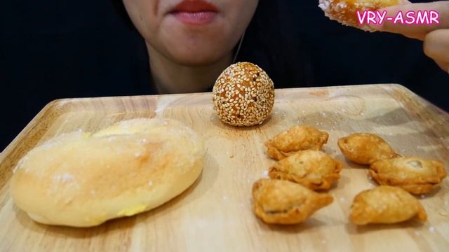 ASMR CHINESE SNACKS STREET FOOD + CRUNCHY FRIED THAI + SUGAR BUTTER DONUT | VRY-ASMR смотреть онлайн
