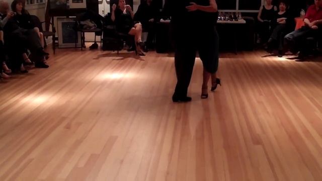 120114 Poema Canaro Carlos Paredes & Carolina.mov смотреть онлайн