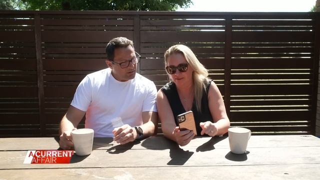 A look a the risks phones pose to teenagers | A Current Affair смотреть онлайн