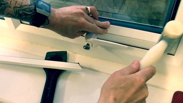 HOW TO REPLACE A BROKEN GLASS IN A WINDOW смотреть онлайн
