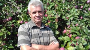 МАНГАЛ С РЕГУЛИРОВКОЙ  ПО ВЫСОТЕ .