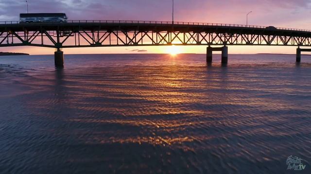 Sunset at the Mackinac Bridge, Michigan смотреть онлайн