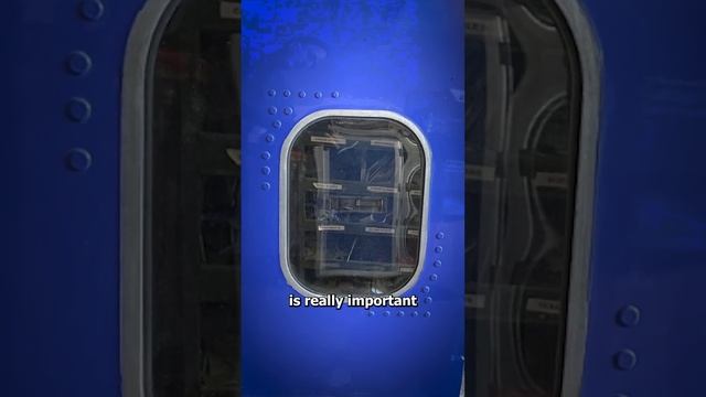 Why Airplane Windows CANNOT Be Square 🤔 смотреть онлайн