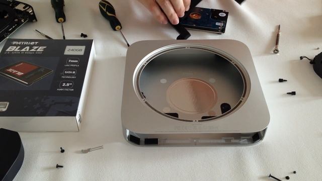 Upgrade Mac mini to SSD (Late 2014/2015) смотреть онлайн