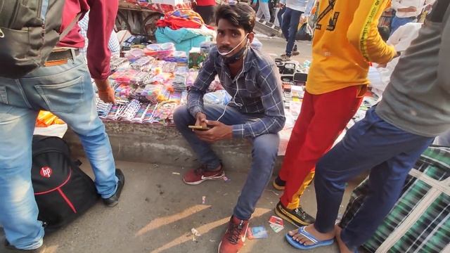 Cheapest Diwali Shopping In Sadar Bazar & Lajpat Rai Market |Apple Airpods Pro Just RS ?|Diwali 202 смотреть онлайн