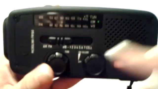 Eton Crank Flashlight, Radio and Cell Charger смотреть онлайн