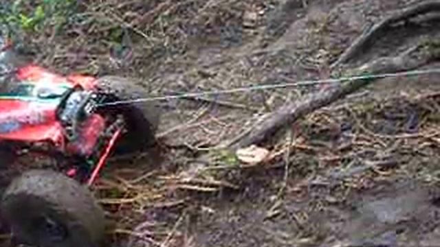 the Venom Scale 2.2 jeep crawler, more winching, rolled back and almost lost it to the water!! смотреть онлайн
