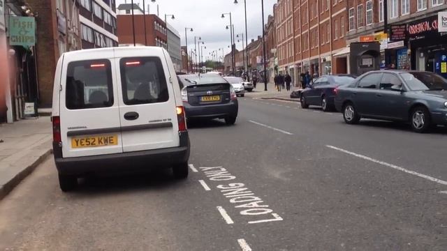 London Ambulance Service - Vauxhall Zafria Rapid Response Car On Emergency Call смотреть онлайн