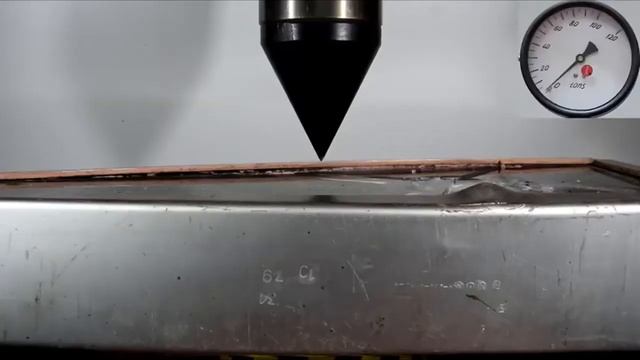 ГИДРАВЛИЧЕСКИЙ ПРЕСС ПРОТИВ БРОНЕСТЕКЛА ОТ БОМБАРДИРОВЩИКА