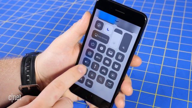 How to customize Control Center in iOS 11 (CNET How To) смотреть онлайн